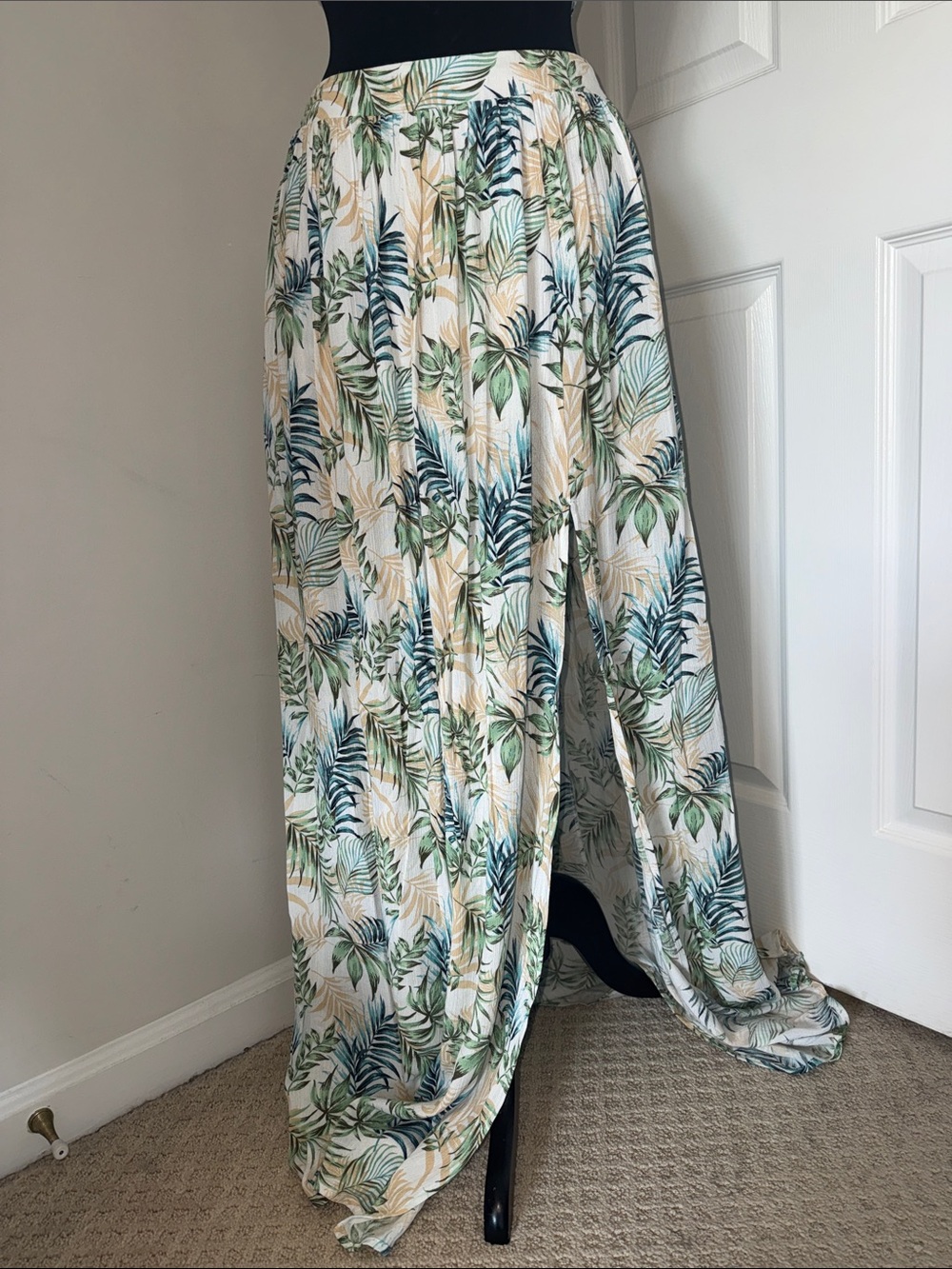 Windsor Tropical Print Two-Piece Set in Teal & Cream - Picture 5 of 9